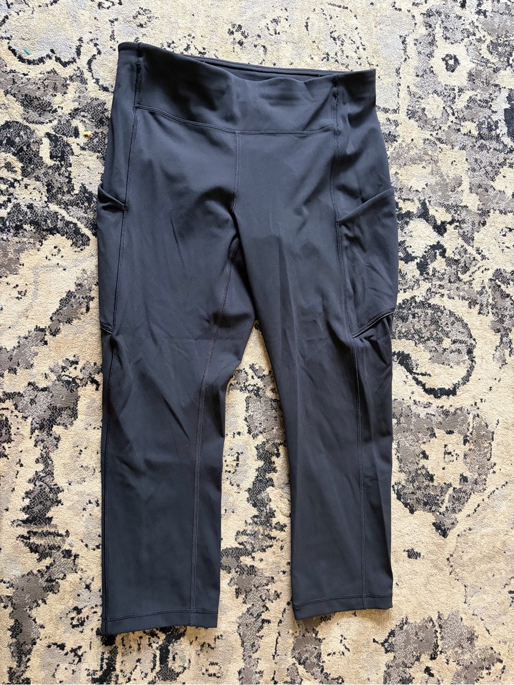 Lululemon B High Rise crop Leggings Size 8 | Side Pockets | Excellent Condition